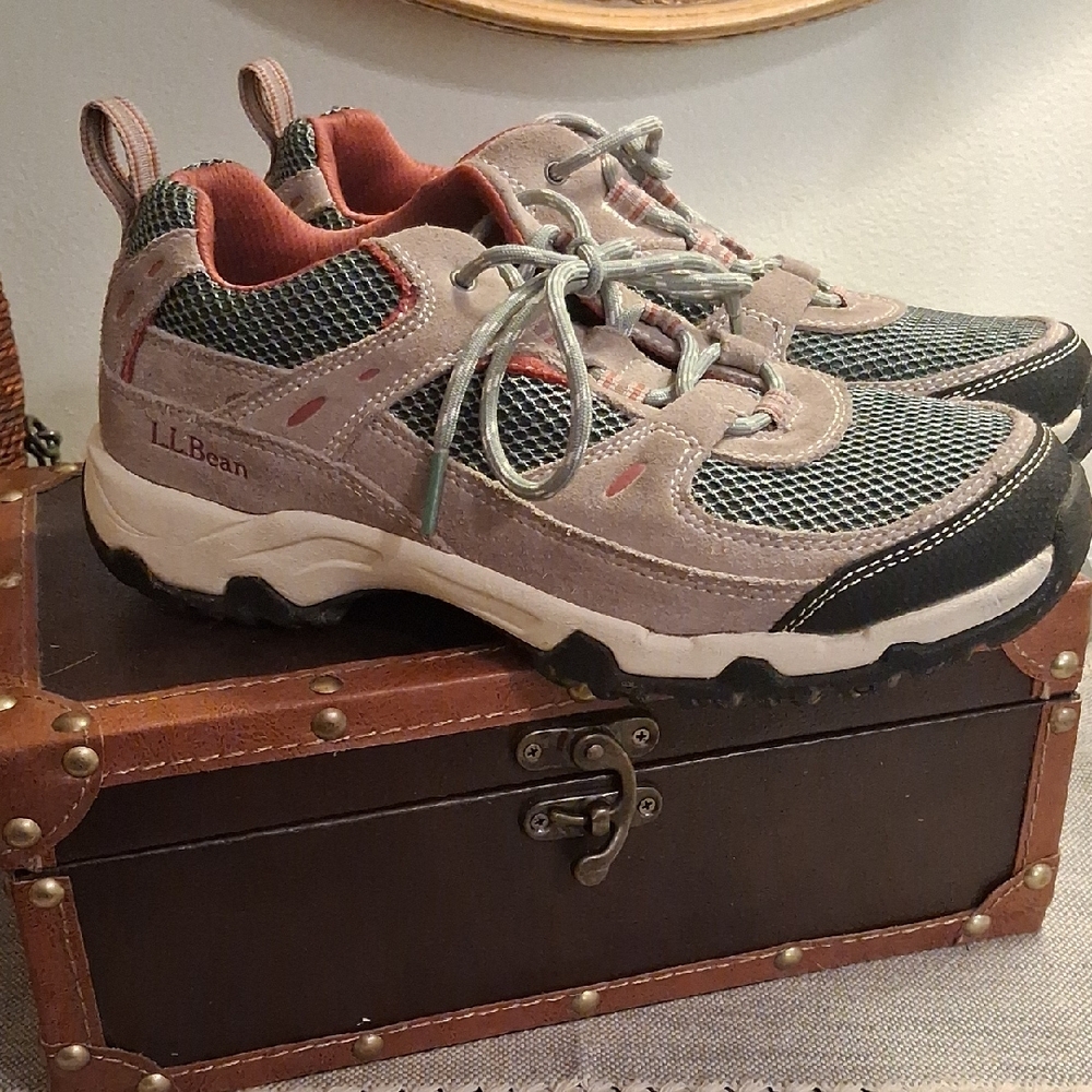 LL Bean Leather And Mesh Hiking Shoes With Vertgrip Soles